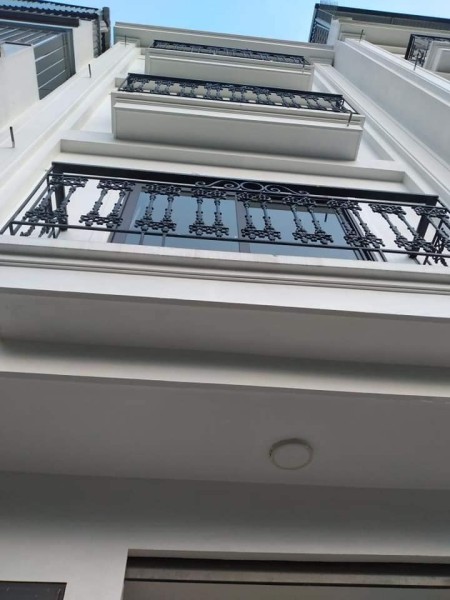 Nhà Đẹp đón Tết Lĩnh Nam diện tích 40m2, 5 tầng mặt tiền 3.6m. Giá 3.5 tỷ thương lượng