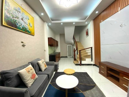 Bán nhà ngõ 560 Nguyễn Văn Cừ dt 75m2, 4 tầng mt rộng, gara ô tô liên hệ 0846763333