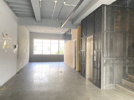 Cần cho thuê gấp shophouse Nguyễn Cơ Thạch. Đã hoàn thiện thang máy thuê dài hạn