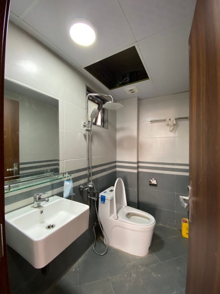 Bán nhà Khương Trung, khu tiện ích, diện tích sử dụng 53m2, giá bán chỉ 4.26 tỷ, lh 0915233196