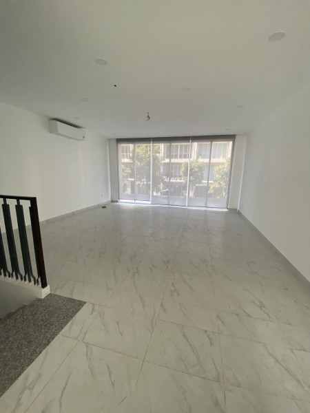 Cho thuê Shophouse Saritown đã hoàn thiện, có thang máy khu đô thị tiện ích đầy đủ, lhcc