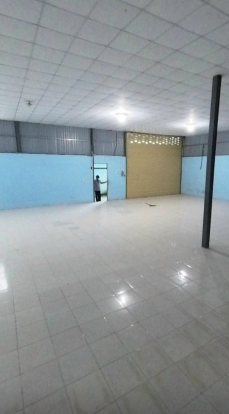 Kho xưởng 650m2 nền gạch, laphong Thạnh Lộc Quận 12 liên hệ 0909298353