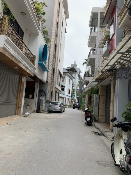 Siêu đẳng cấp nhà Nguyễn Văn Cừ, dtsd 60m2, mặt tiền lớn, gara ô tô siêu rộng, liên hệ 0846763333