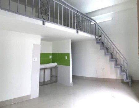 Bán nhà có mặt bằng kinh doanh công ty, ô tô đỗ cửa không kẹt xe, khu dân cư đông đúc