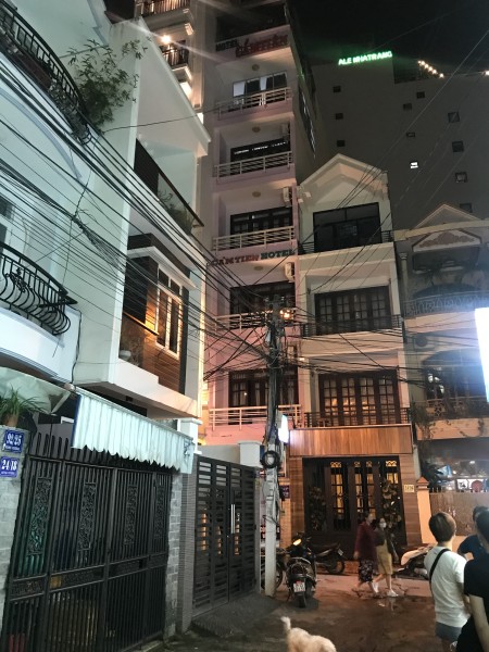 Cho thuê khách sạn mini 10 phòng 6 tầng thang máy liên hệ 0367157492 khu dân cư hiện hữu