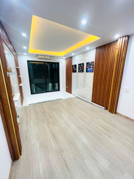 Bán gấp nhà Phân lô, ôtô đỗ cửa, Thang máy, Định Công, Hoàng Mai 62m2, 5 tầng, 10 tỷ