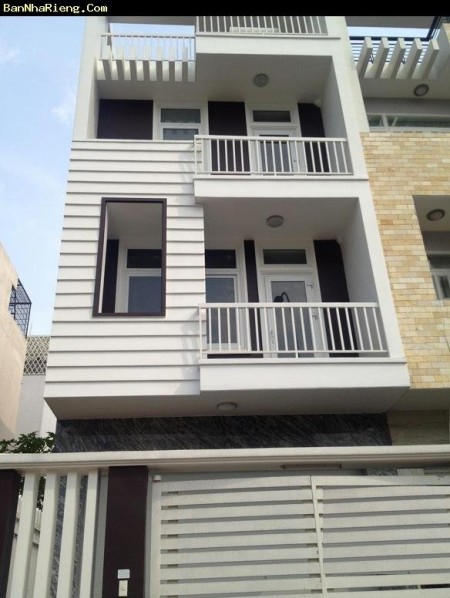 Kẹt tiền bán gấp nhà hẻm xe hơi Trần Bình Trọng, P.4, Q.5, DT: 3.6x13m, 4 lầu, chỉ 8.8 tỷ bớt lộc