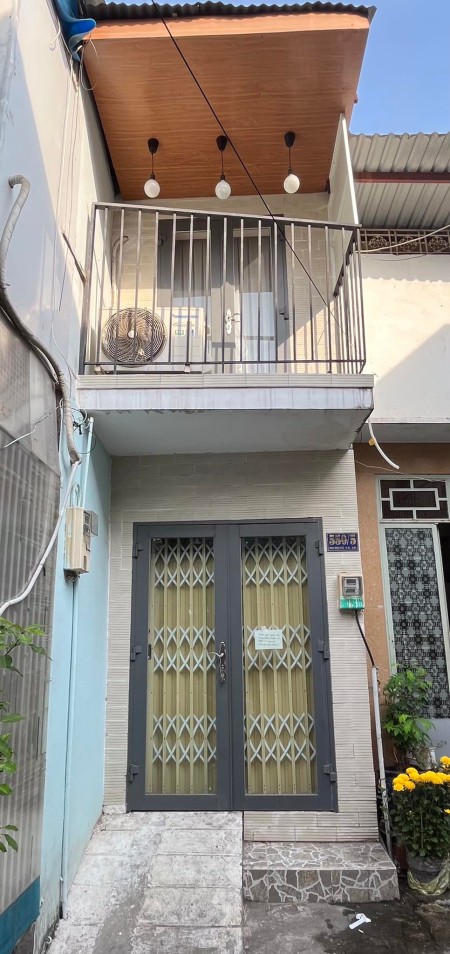 Nhà bán 1 trệt 1 lầu, Điện Biên Phủ, ngay ngã tư hàng xanh, đại học Hutech, giá tốt 2.2 tỷ