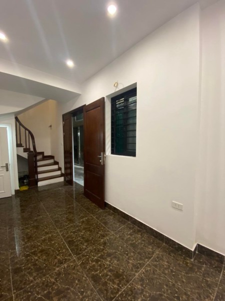 Bán nhà Thụy Khuê, gần hồ, gần phố, ngõ thông, 33m, giá bán chỉ 4.1 tỷ sổ đỏ cực đẹp