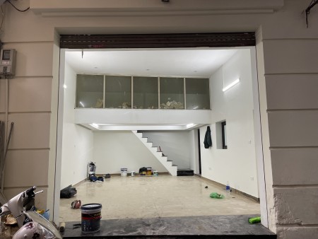 Cho thuê cửa hàng, văn phòng công ty, spa, salon, 1b Ngõ Hàng Đậu, Hà Nội DT: 50m2, mặt tiền 6m