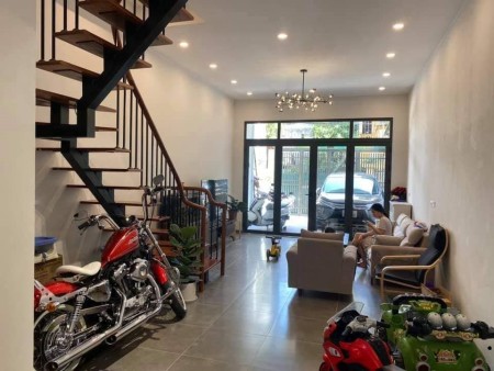 Bán nhà phố Ngọc Thuỵ dtsd 44*5, 6 pn, kinh doanh, ô tô vào nhà lô góc giá nhỉnh 5 tỷ, lhcc