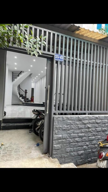 Cho thuê nhà nguyên căn 1 lầu + 2PN tại Quận 3 giá 15 triệu/tháng, liên hệ 0989121518