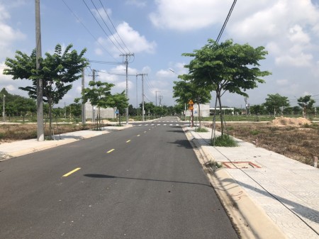 Đất chính chủ 210m2 và 239m2 đất thổ cư sau lưng chợ, sát UBND Xã cách Thị Trấn Dầu Tiếng 4km .