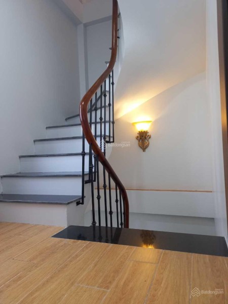 Bán nhà - Cổ Linh, diện tích sử dụng 36m2 x 05 tầng, 03 PN. Giá 3.6 tỷ khu an ninh yên tĩnh