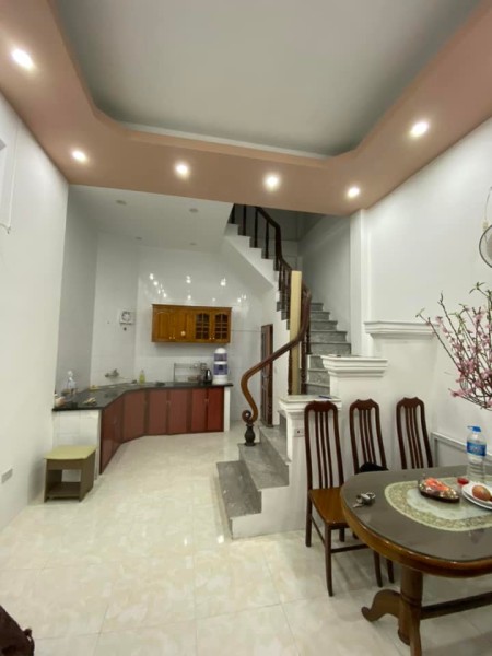 Bán nhà nguyên căn đường Láng, hơn 25m2, đúc 4 tầng mặt tiền 4m đẹp rộng lh 0354489086