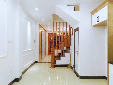 Nhà đẹp Vĩnh Hưng, gần phố về ở luôn, an ninh giá tốt chỉ hơn 2 tỷ, liên hệ 0359277420