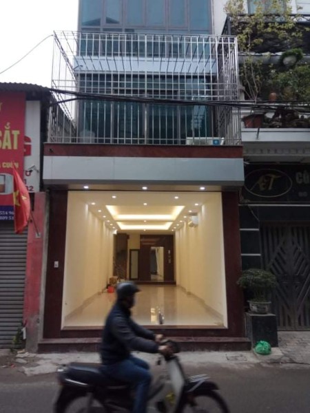 Cho thuê nhà mặt phố Quan Hoa Cầu Giấy có thang máy và tầng hầm lam ngân hàng. massage