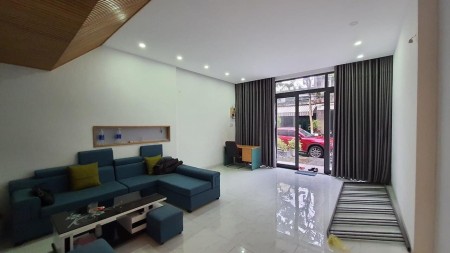 Giá tốt chỉ 6 tỷ hơn có ngay nhà mặt tiền cực đẹp diện tích cực lớn liên hệ 0373152933