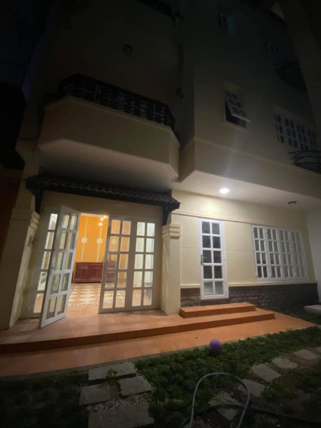 Bán giúp chị nhà trung tâm Phú Nhuận, chiều ngang lớn, nở hậu 9m, dt lớn 216m, giá 36 tỷ