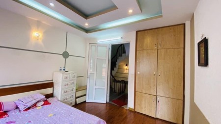 Nhà Xuân La cách ô tô 20m, gần chợ, trung tâm mua sắm gần trường đại học, đúc 5 tầng
