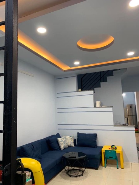 Bán gấp nhà 2 tầng Lạc Long Quân diện tích sử dụng 57m2 giá bán chỉ 5ty450, lhcc