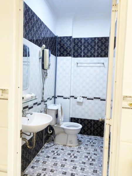 Bán nhà 1 lầu mặt tiền hẻm 803 đường Huỳnh Tấn Phát, phường Phú Thuận, Quận 7.