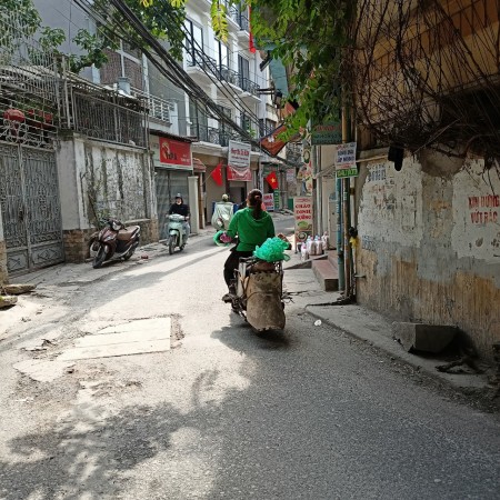 Bán Nhà sát mặt phố Hoàng Mai, 5 tầng mới xây giá 4.1 tỷ liên hệ 0901722580 miễn trung gian