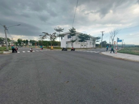 Đất mặt tiền chợ sổ sẵn thổ cư giá ngộp đường vào lớn gần khu công nghiệp sổ sẵn