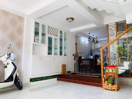 Bán nhà đường Quốc Lộ 13 gân UBND Hiệp Bình Phước, 1 trệt 2 lầu sân thượng giá 5,45 tỷ