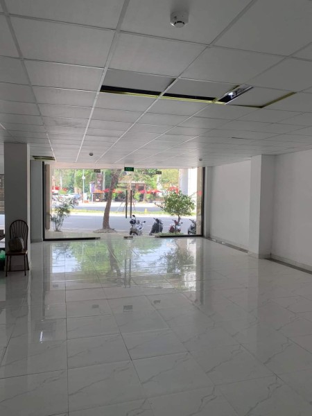 Mặt phố Hoàng Ngân, Cầu Giấy, 230m2, 10 tầng, giá: 140 tỷ, mt: 15m, cho thuê 400 triệu/tháng