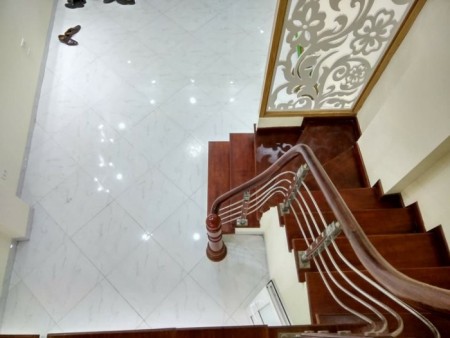 Bán gấp nhà đẹp Ngọc Thuỵ-Long Biên 45m2-5 tầng-lô góc-giá chỉ hơn 4 tỷ!