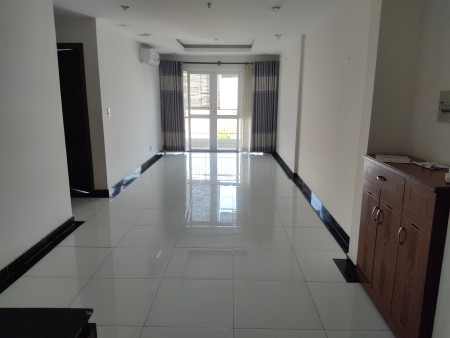 Chính chủ cho thuê căn hộ Giai Việt giá tốt, nhà có sẵn, sạch sẽ, khách có thể vào ở liền