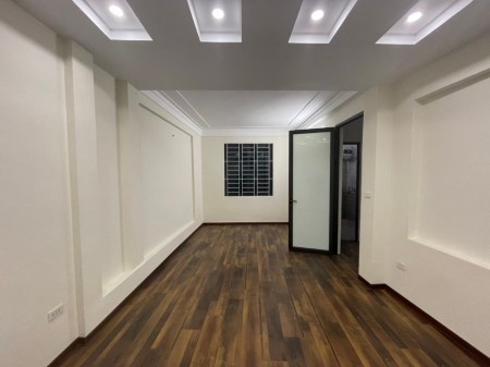 Bán nhà đẹp nguyên căn phố Kim Giang, 2 mặt thoáng, diện tích 32m2, 5 tầng đúc, giá 3.4 tỷ