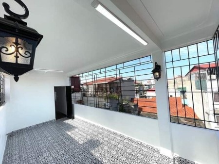 Cần bán nhà phố Ngọc Thụy, Long Biên, diện tích 40m2 đúc kiên cố 3 tầng, giá 180 triệu/m2