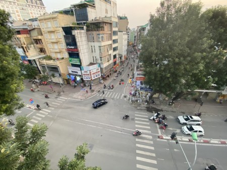 Căn góc 2 mặt phố kinh doanh trung tâm( chính chủ) sổ sẵn chính chủ, pháp lý đầy đủ