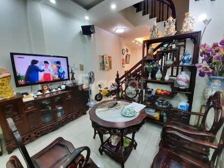 Bán nhà hiếm, trung tâm phố Ngọc Lâm, Quận Long Biên dtsd 27m2, 4 tầng, chỉ gần 3 tỷ