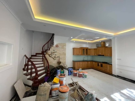 Bán nhà nguyên căn đẹp Tây Hồ ngõ ô tô tránh, dtsd 50m2, 5 tầng đúc, giá bán 8.5 tỷ, lhcc