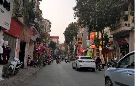 Mặt phố Xuân Đỉnh. Khu vực kinh doanh sầm uất nhất.