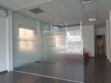 Văn phòng nằm tại 383 Võ Văn Tần, Phường 5, Quận 3, giá cho thuê 15 triệu/tháng, lhcc