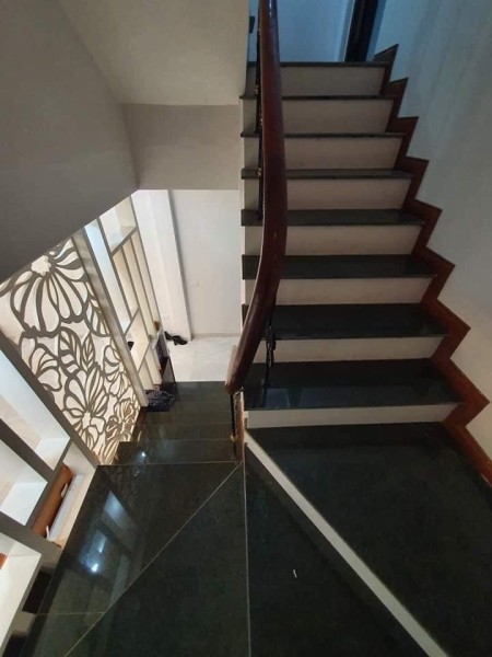 Nhà đẹp Ngọc Thụy, lô góc, ô tô đỗ cửa ngõ thông thoáng, 5 tầng DT 48m2 mặt tiền 4.5m, giá 4,8 tỷ