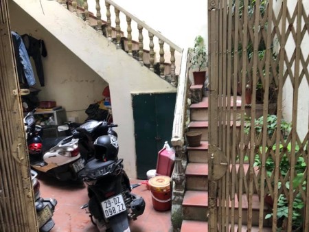 Bán gấp nhà Khâm Thiên 37m2, đúc bê tông kiên cố 4 tầng, mặt tiền 3.5m giá 2.9 tỷ