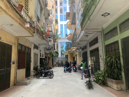 Bán nhà đường Chiến Thắng, diện tích 43m2, 4 tầng ô tô đỗ cửa giá bán 5.2 tỷ, pháp ly đủ