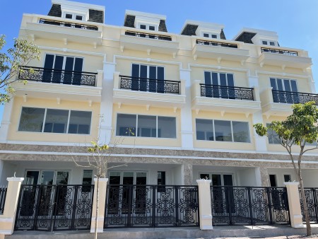 Bán nhà phố Tân An, Long An NGAY VINCOM - CO.OP MART liên hệ 0921875124