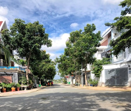 Bán nhà khu phân lô sau bảo hiểm xã hội, đường Lê Thị Riêng, Quận 12, còn mới 100%