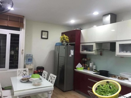 Bán nhà Quan Nhân, Thanh Xuân, nhà nở hậu, 3 bước chân ra phố, dt 40m2, 3 tầng đúc, mt 5.3m