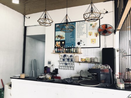 Cần sang gấp quán cà phê 2 mặt tiền Liên Chiểu giá tốt, khu dân cư đông xe qua lại nhiều