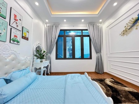 Chủ nhà cần bán gấp nhà 3 tầng tại phố Thái Hà, sổ đỏ chính chủ sẵn sàng giao dịch
