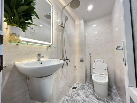 Bán gấp nhà đẹp phố Mỹ Đình DT 60m, 4 tầng đúc, mt 5m, giá bán 6.35 tỷ, ô tô kinh doanh lô góc