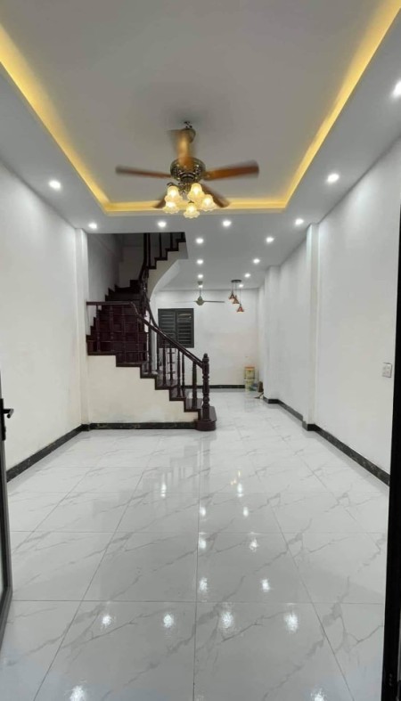 Cần tiền bán gấp nhà 5 tầng đường Pháo Đài Láng, diện tích 45m2, mt 4m, nhỉnh 5 tỷ, lhcc