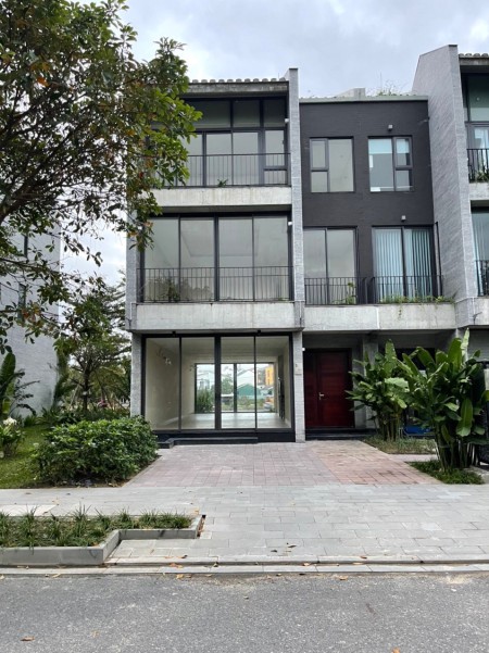 Cho thuê lâu dài shop, văn phòng cực đẹp Casamia Hội An với giá thuê cực rẻ mùa Covid19